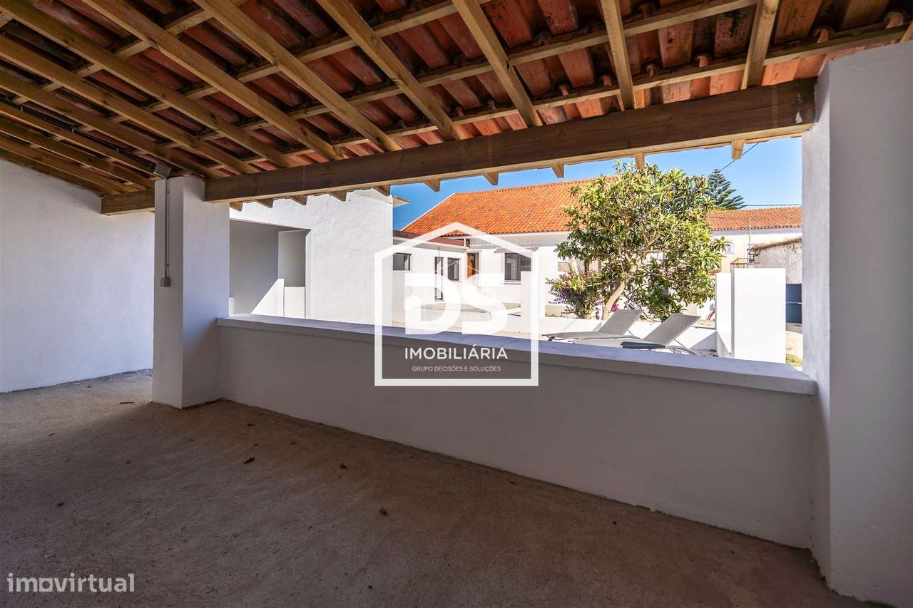 Moradia T4 + T1 com amplo terreno e espaços de lazer em Juncal, Porto-49