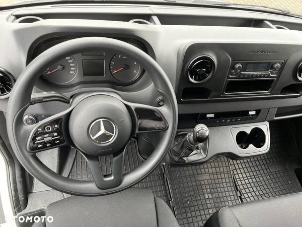 Mercedes-Benz Sprinter - 13