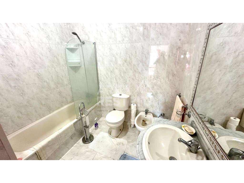 Moradia T3 em Banda - Churrasqueira, anexo e potencial para piscina...-6