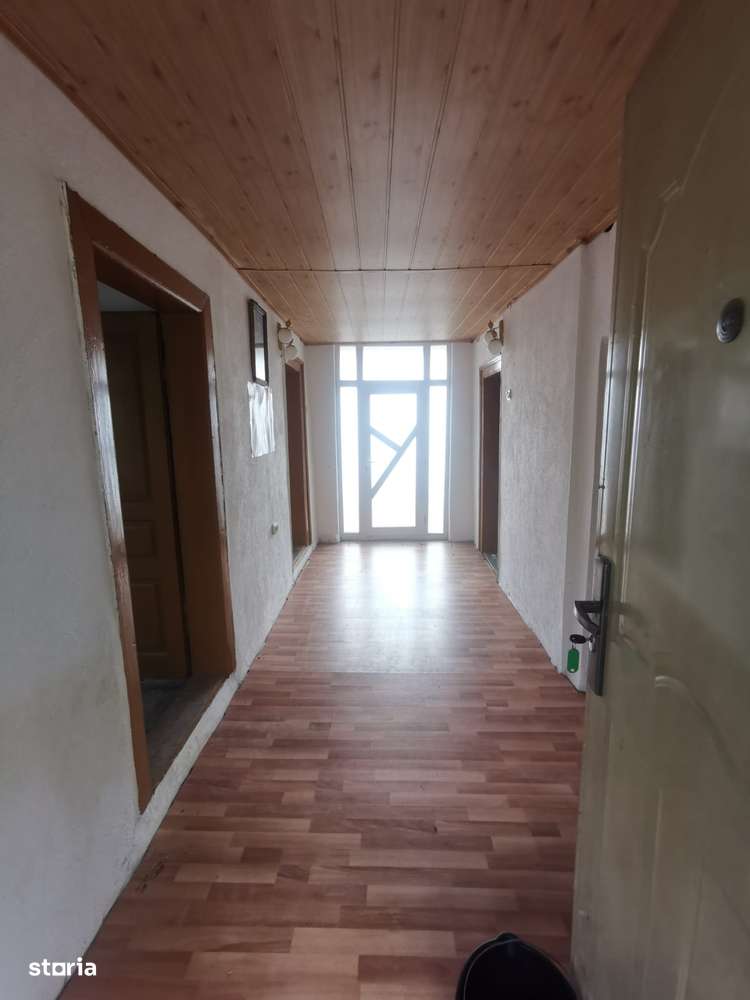 Casa batraneasca Aninoasa/ Arges, teren 1.200 mp-12