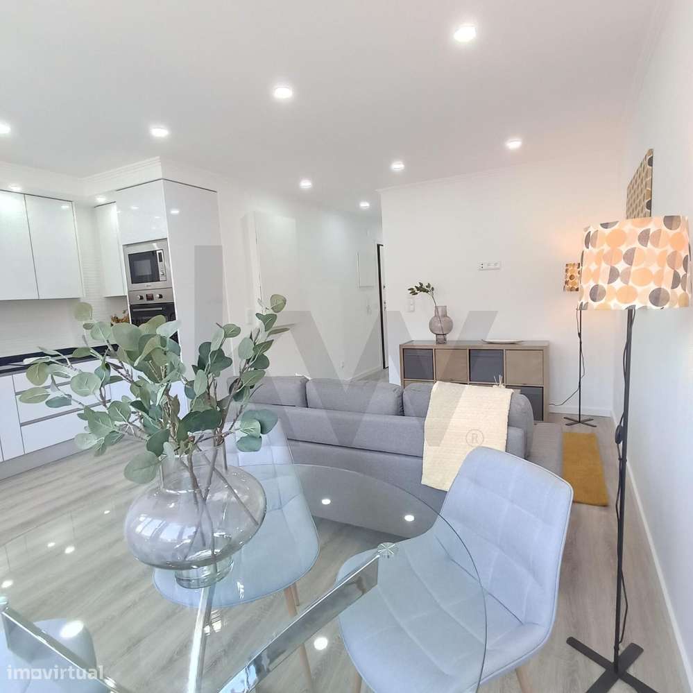 Apartamento T3 Renovado em Benfica com Varanda – Localização Central - Grande imagem: 3/18