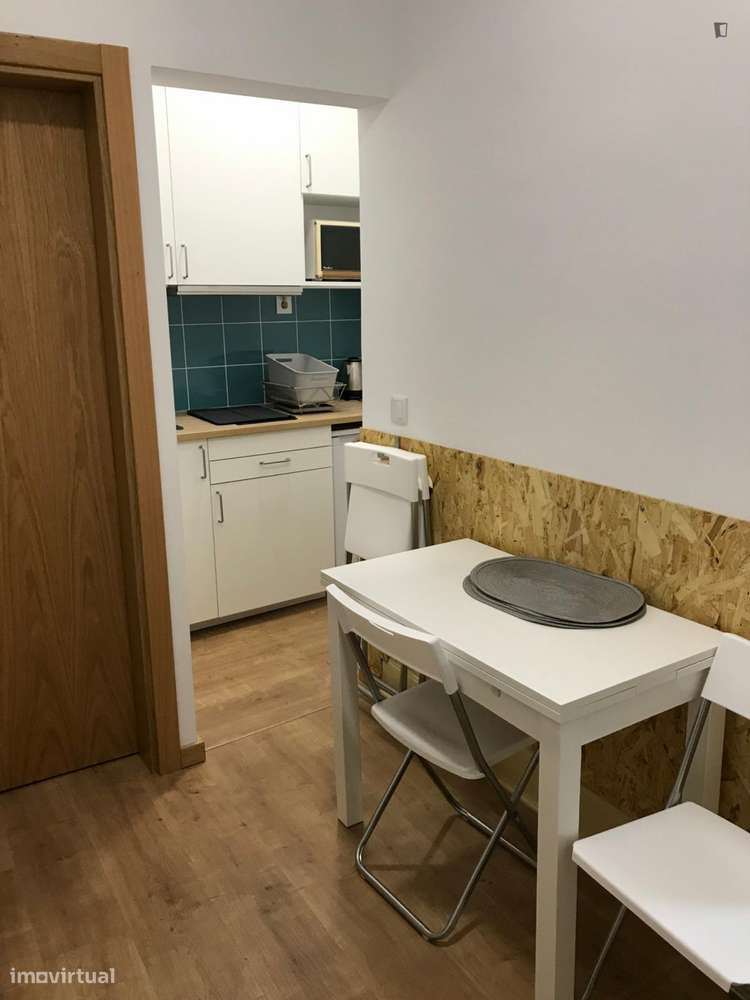 Quarto - localizado em Baixa Coimbra - Grande imagem: 5/10