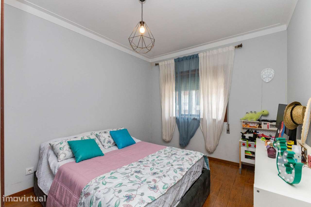 Moradia T3+1 Renovada em Fânzeres (Seixo).Garagem, Jardim e...-24