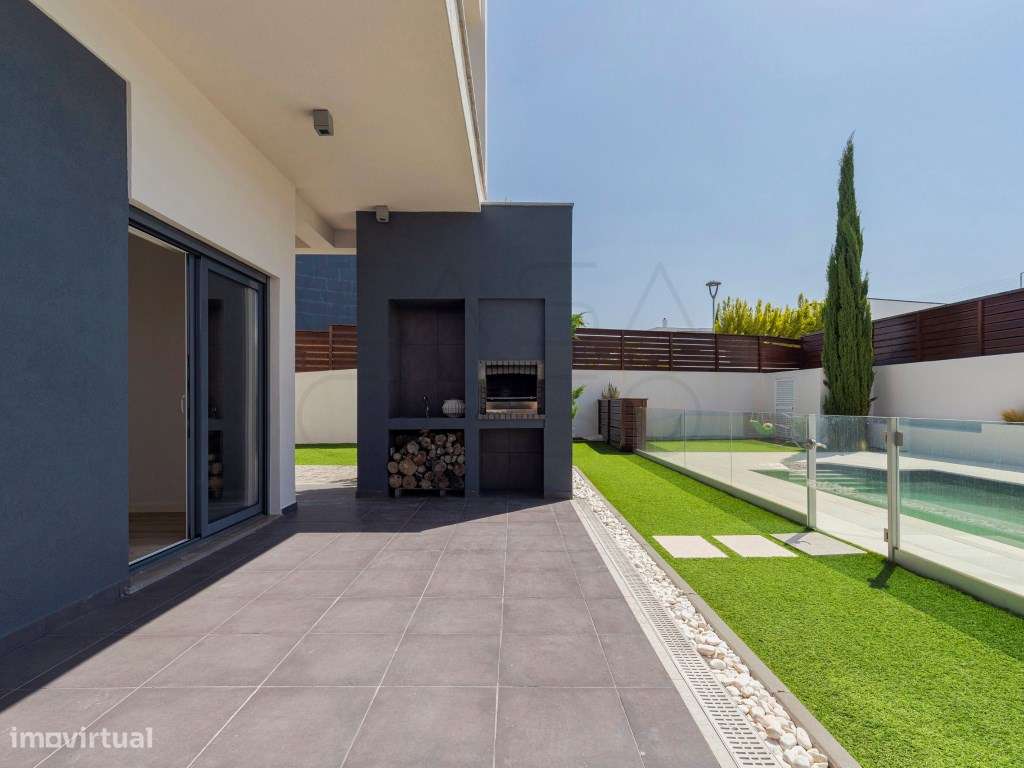 Moradia T3 com Piscina nos Jardins de Santiago - Setúbal-24