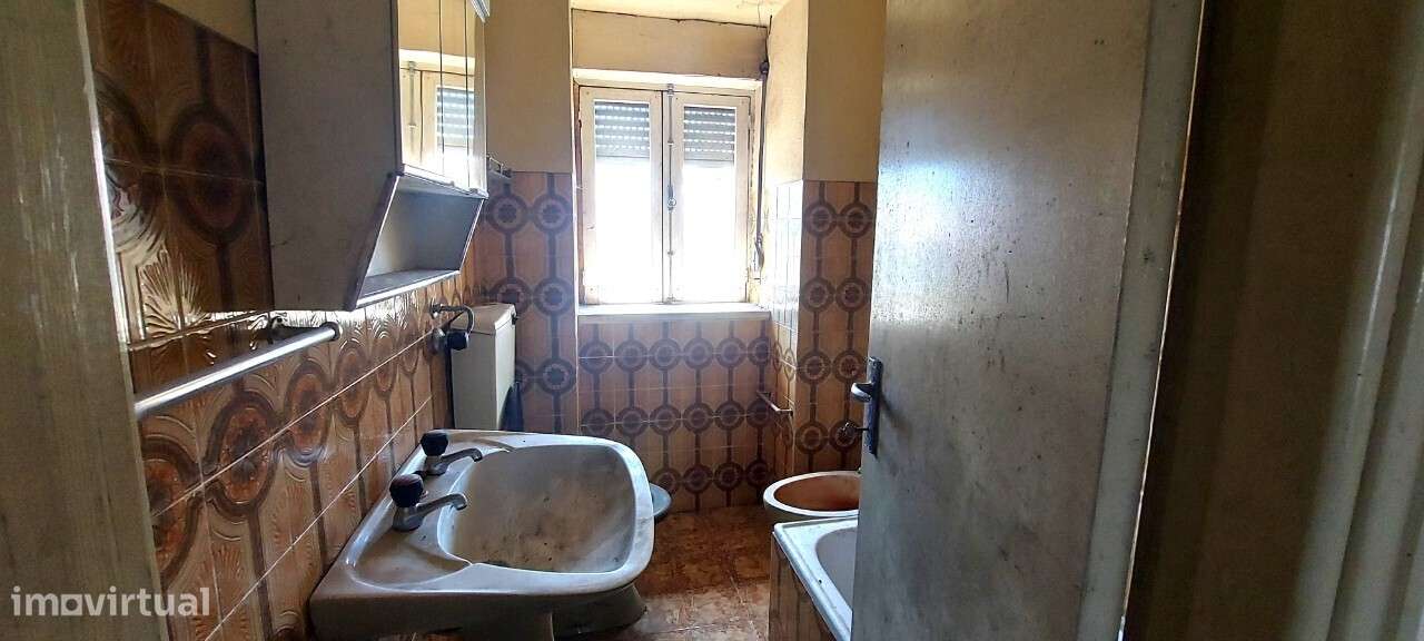 Moradia V2 para remodelar Ponte do Abade Sernancelhe - Grande imagem: 4/12