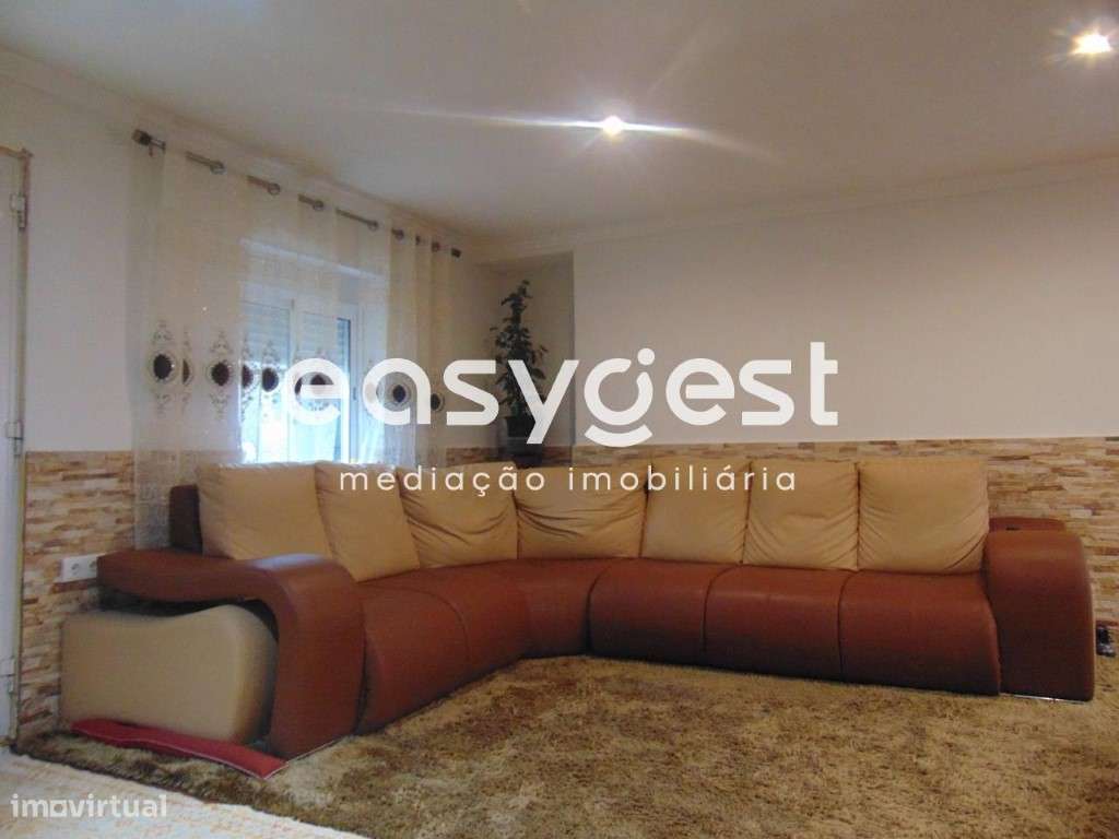 Moradia totalmente remodelada em zona calma, com logradouro. - Grande imagem: 3/58