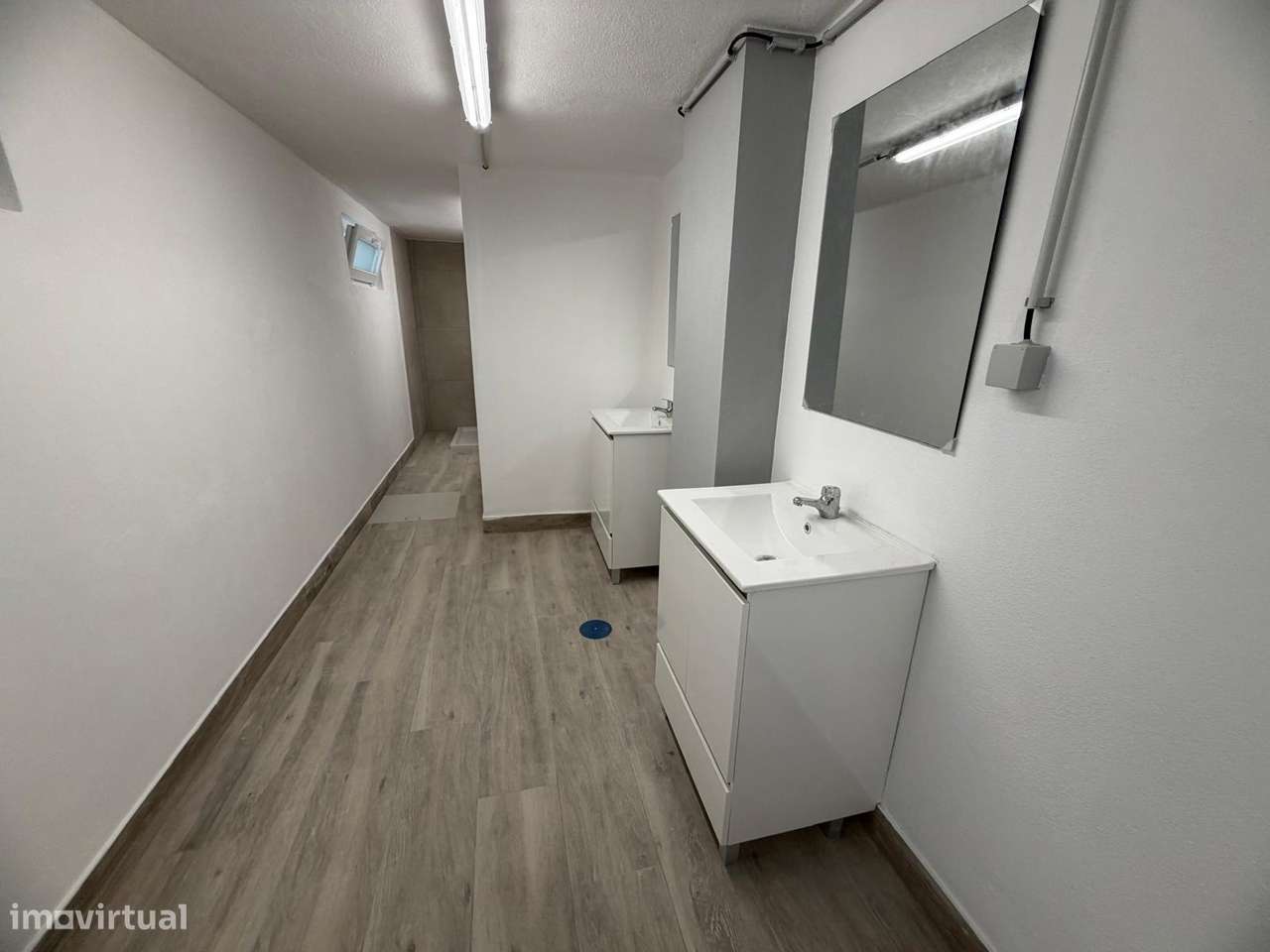 Armazém Totalmente Remodelado na Baixa da Banheira-8