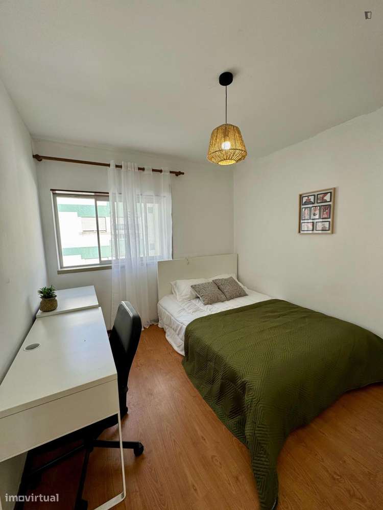 Quarto - localizado em Norton de Matos Coimbra - Grande imagem: 4/10