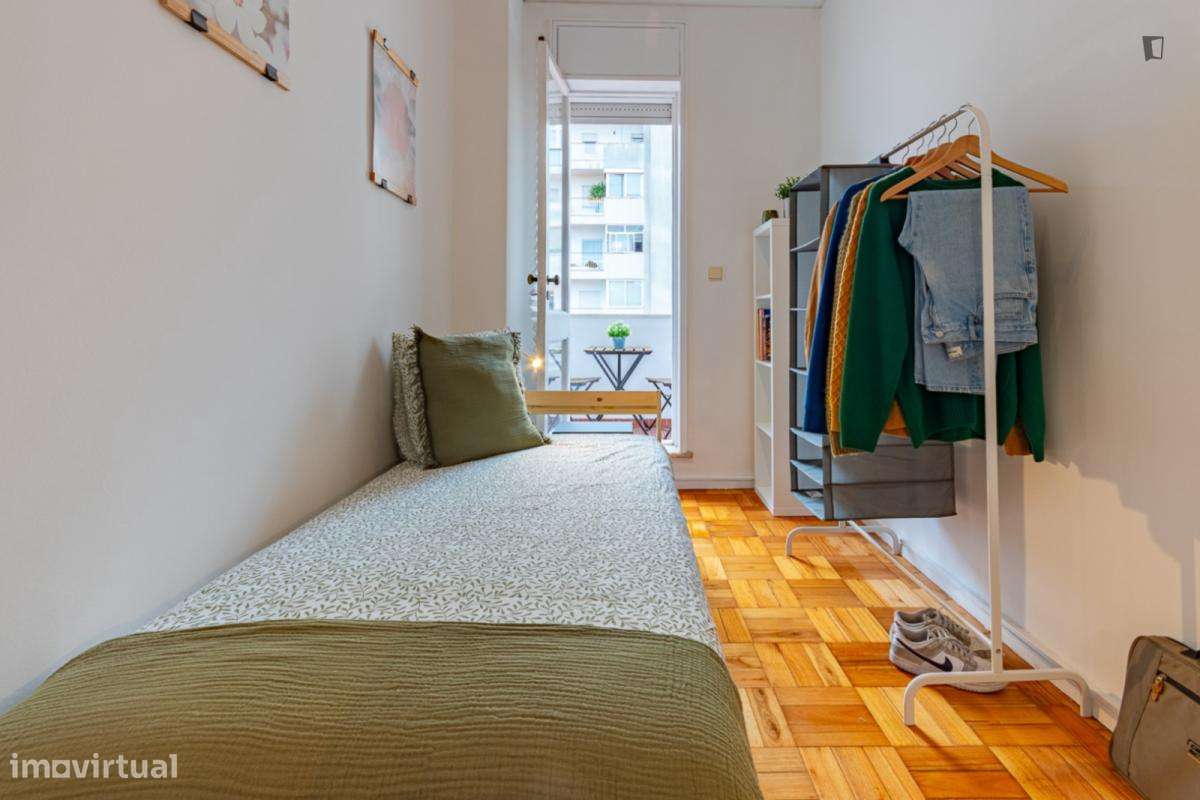 Quarto - localizado em Ramalde Porto - Grande imagem: 2/24