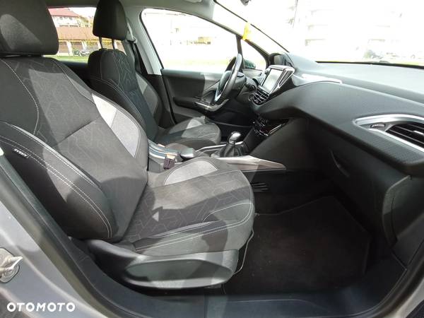 Peugeot 2008 1.2 Pure Tech Style EU6 - 20