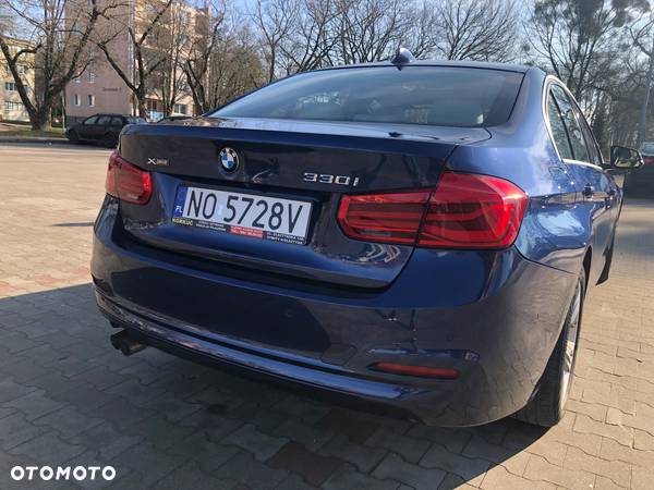 BMW Seria 3 330i xDrive - 17