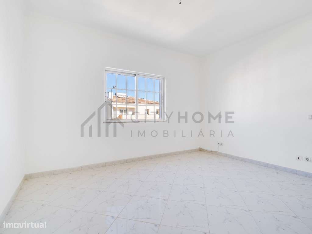 Moradia T3 com piscina e garagem em Lagoa-23