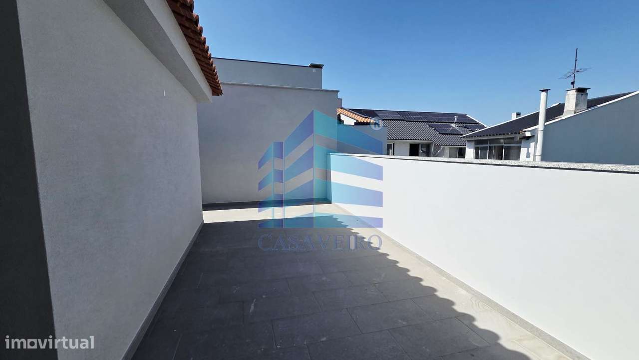 Apartamento T2 Duplex com terraço  centro de Esgueira-14