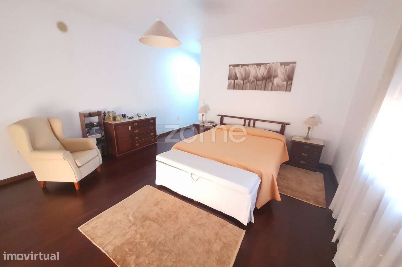 Moradia Isolada com piscina e bastante soalheira-17