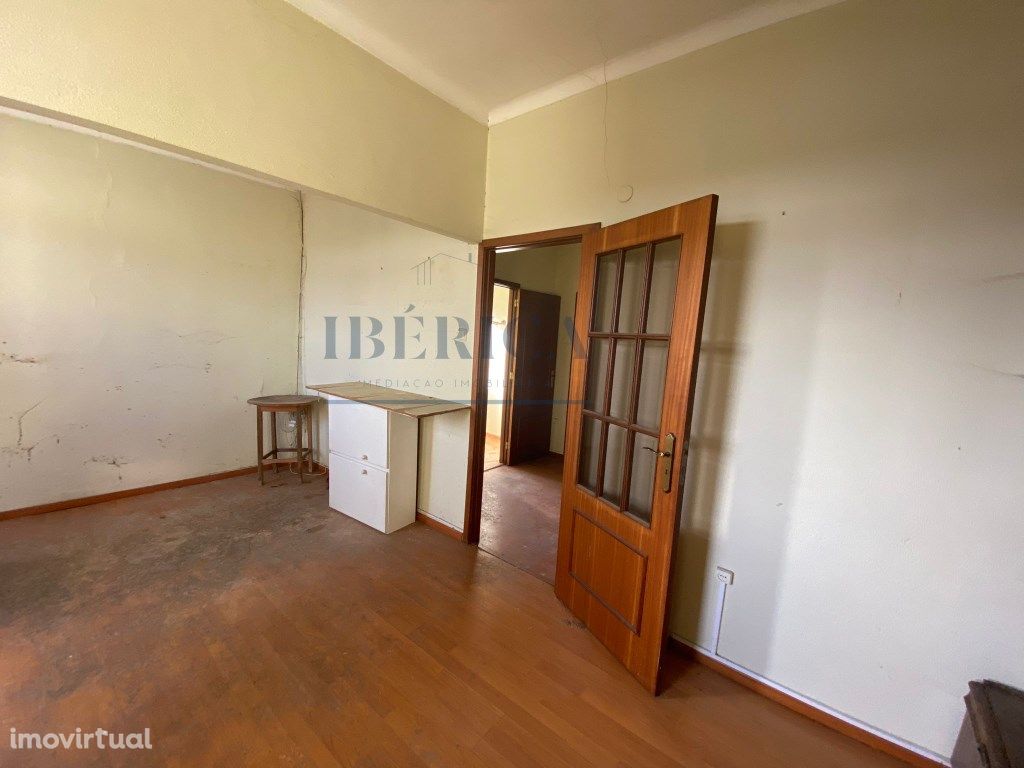 Apartamento T2 com estabelecimento