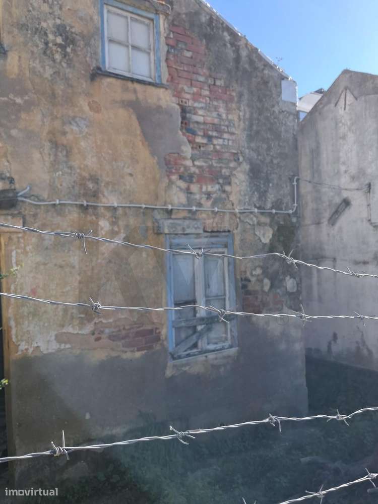 * Moradia em Ruinas * Terreno 100m2 * 140m2 * Laranjeiras * - Grande imagem: 3/42