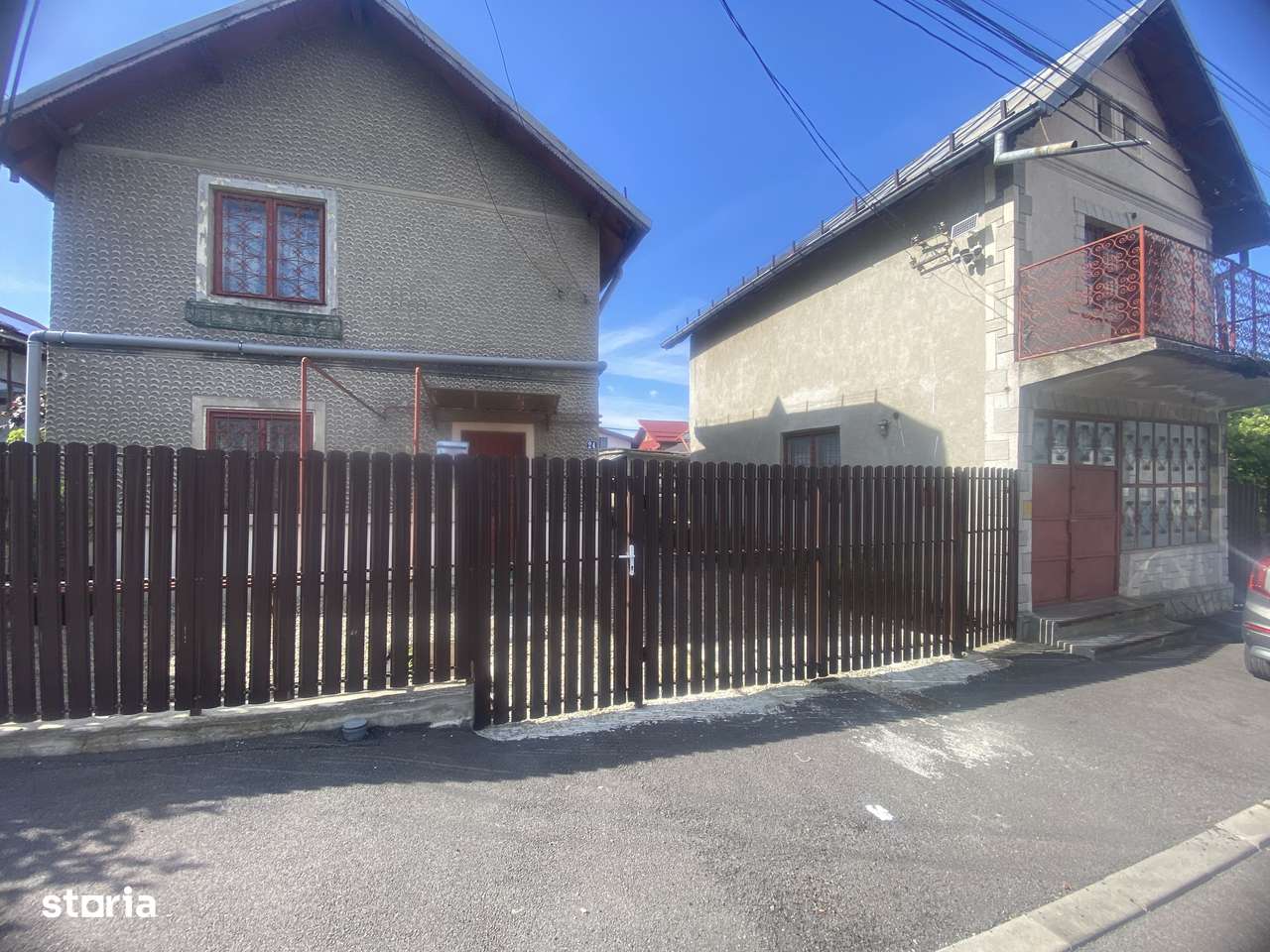 Vanzare casă cu potențial rezidențial și comercial în Pucioasa -441 mp-1