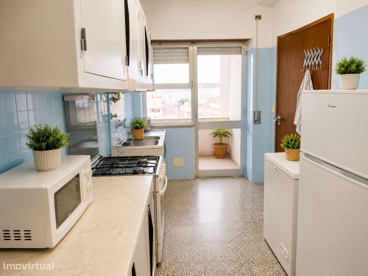 Apartamento T4 com varanda e elevador no centro de Leiria-5
