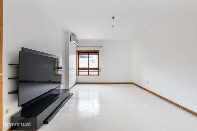 Apartamento T2 localizado na privilegiada freguesia de Lamaçães. - Grande imagem: 5/18