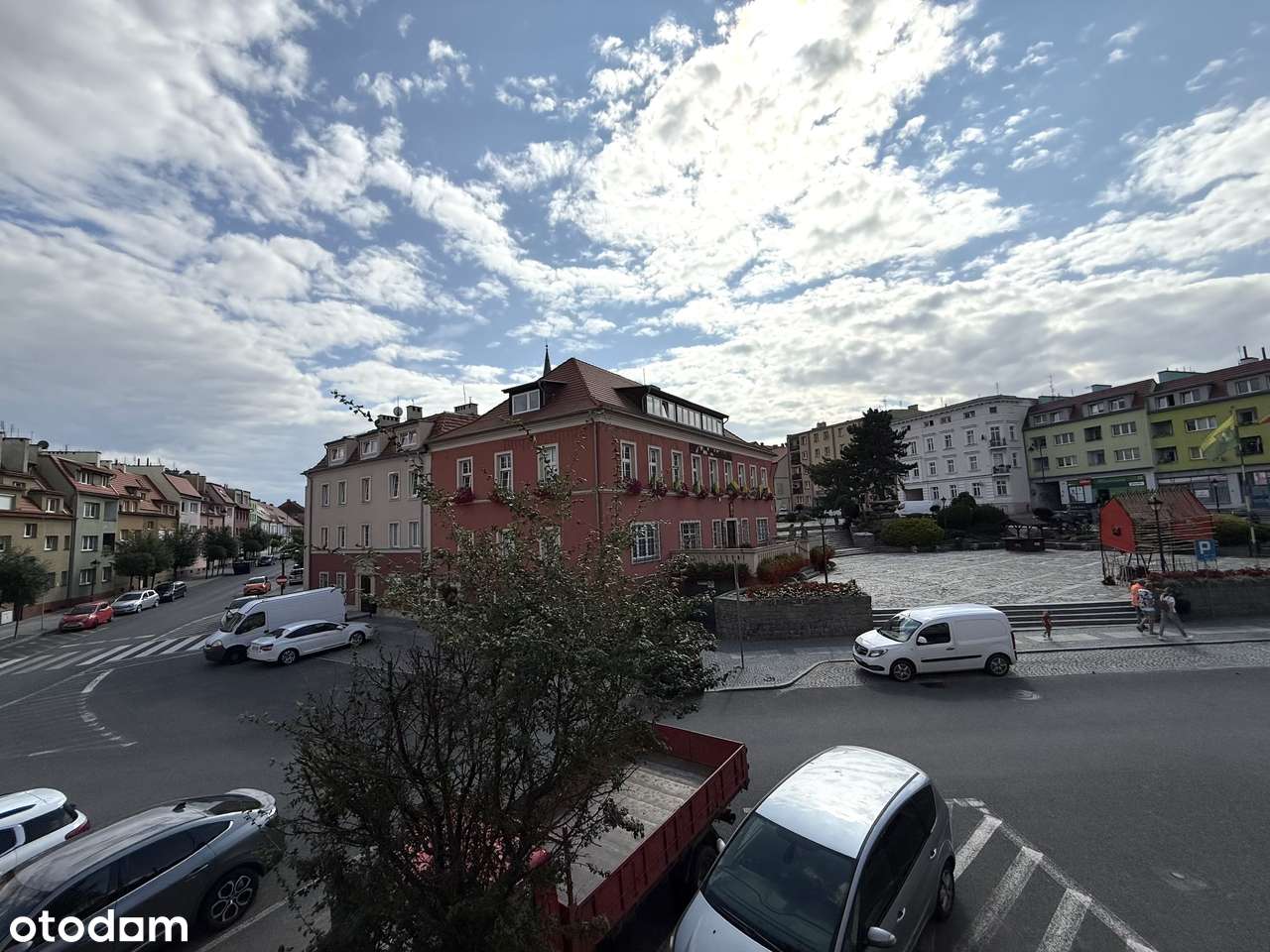 71 m2 słońca i możliwości - mieszkanie z potencjałem w sercu Sobótki - Pełny obrazek: 2/8