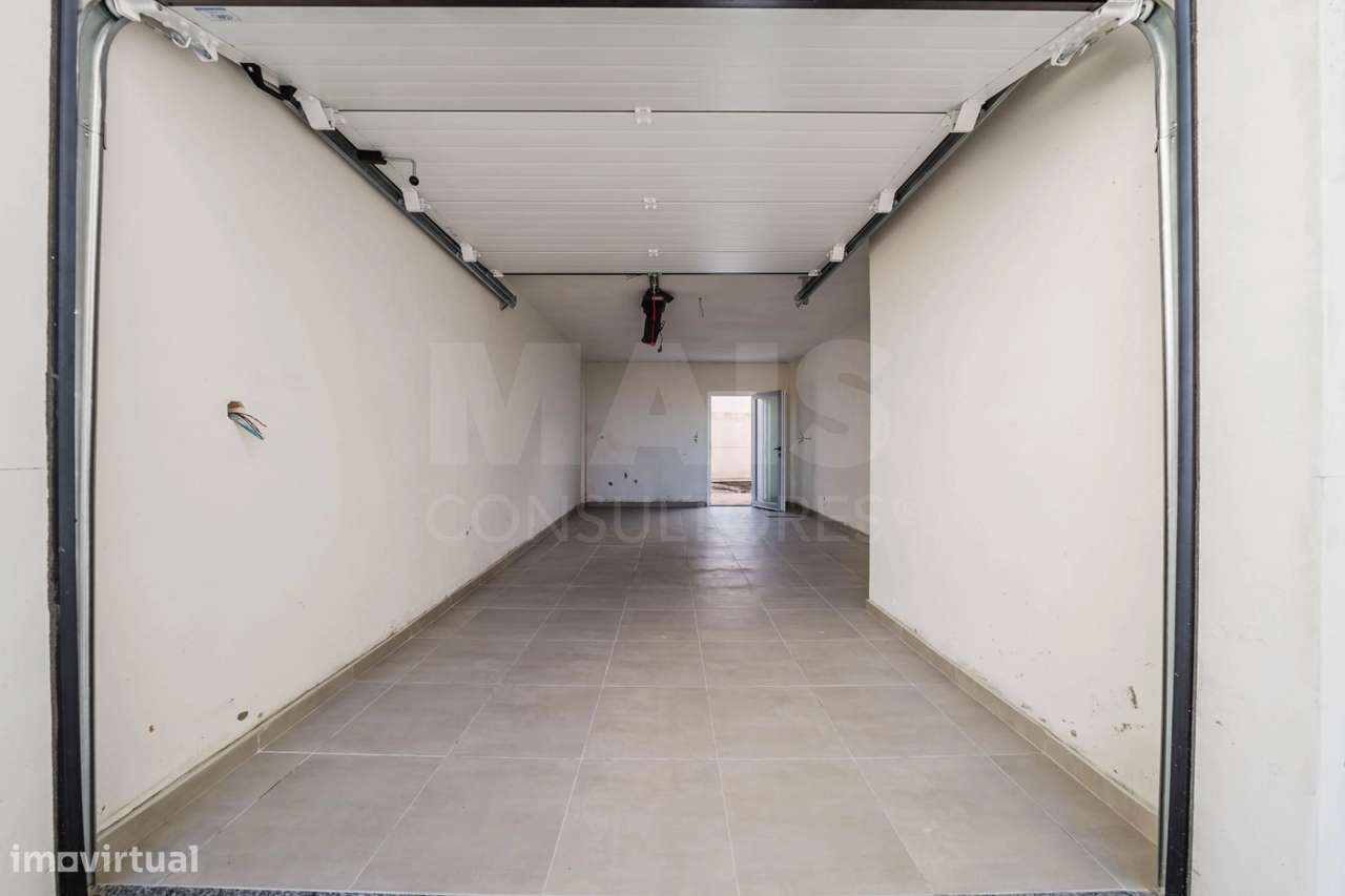 Moradia T4 com Garagem Logradouro e Jardim - Grande imagem: 4/44