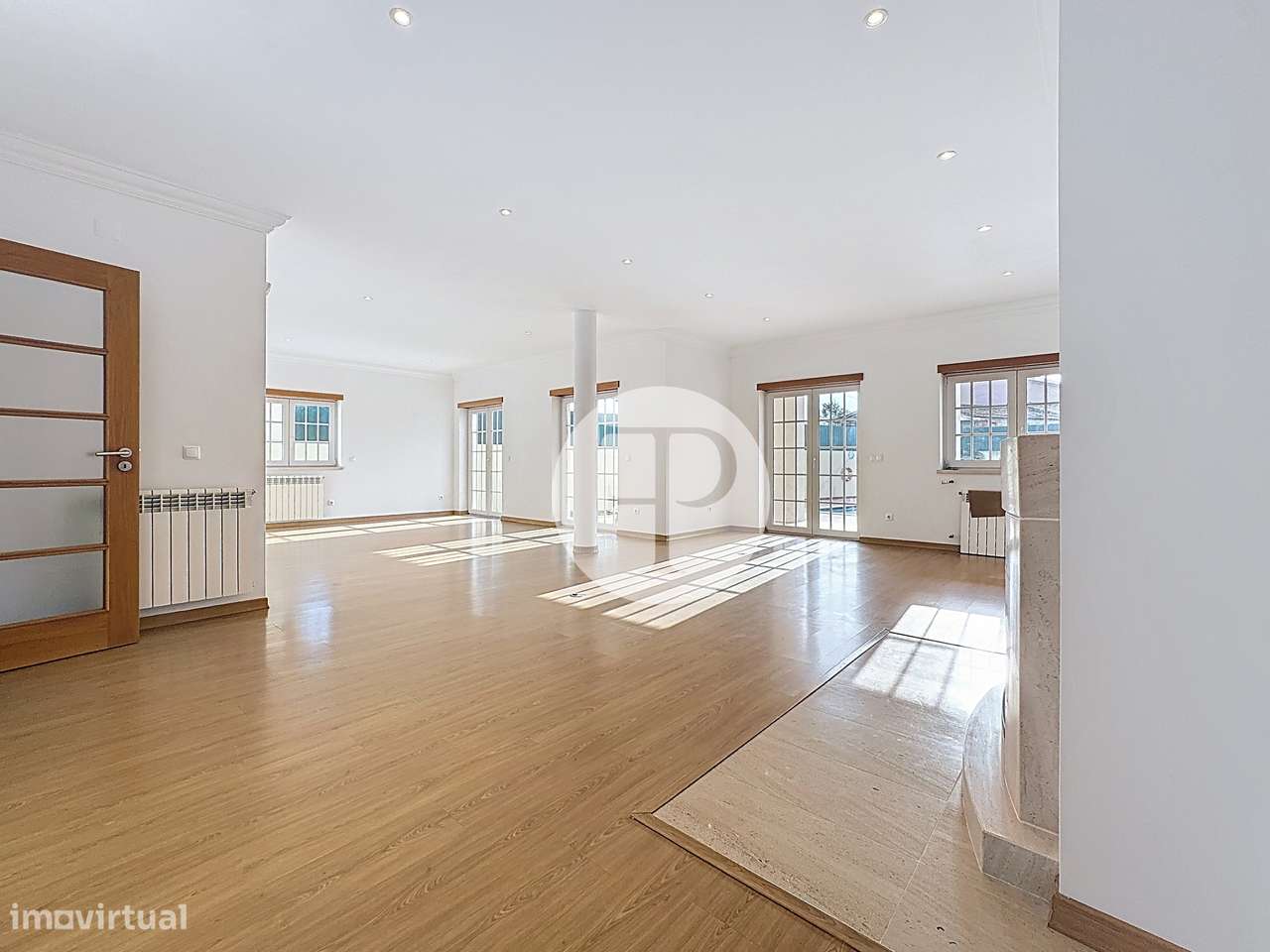 Moradia T5 com piscina no Nadadouro | 408 m² | Lote de 809 m²-5