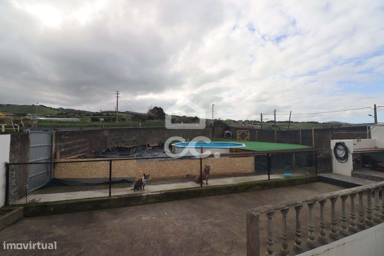 Moradia com 4 Quartos - Achadinha - Nordeste-22