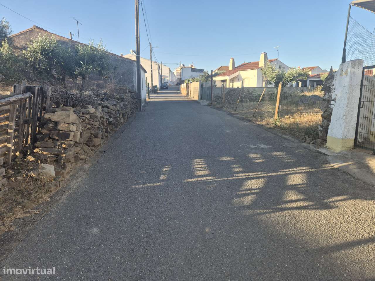 Moradia terrea com terreno todo vedado na Aldeia dos Fernandes-16