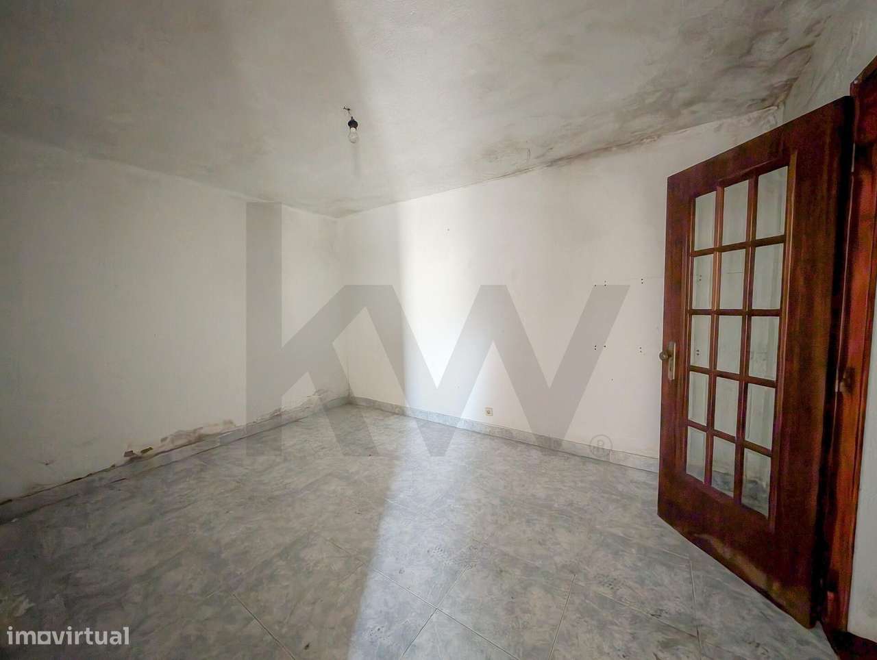 Moradia Bi-Familiar + 2 Anexos Habitáveis na Sobreda Caparica-40