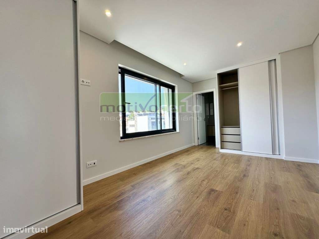 Moradia T3 Nova com Piscina e Garagem. Viva com Conforto em Leceia,...-12