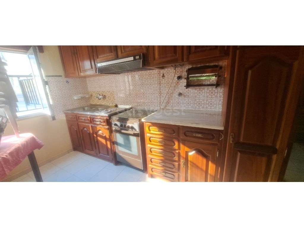 Moradia V3 + V3 com duas garagens em Torre de Moncorvo. - Grande imagem: 3/13