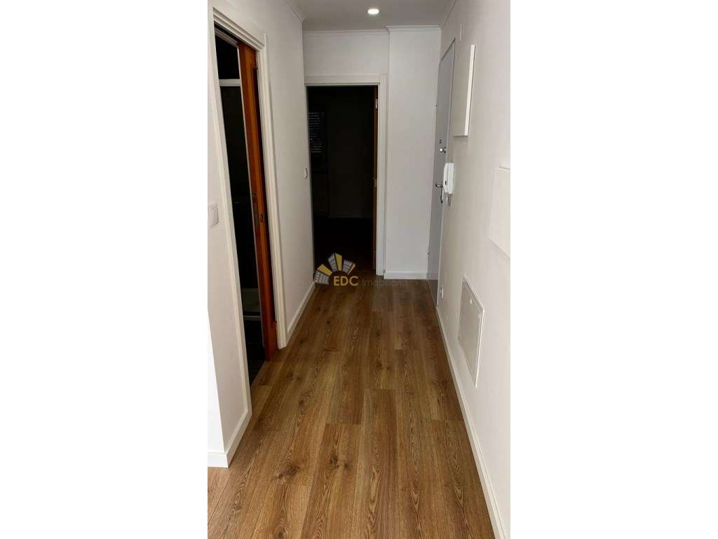 Apartamento T2 com suite e Remodelado | Localizado na Falagueira ( ...-6