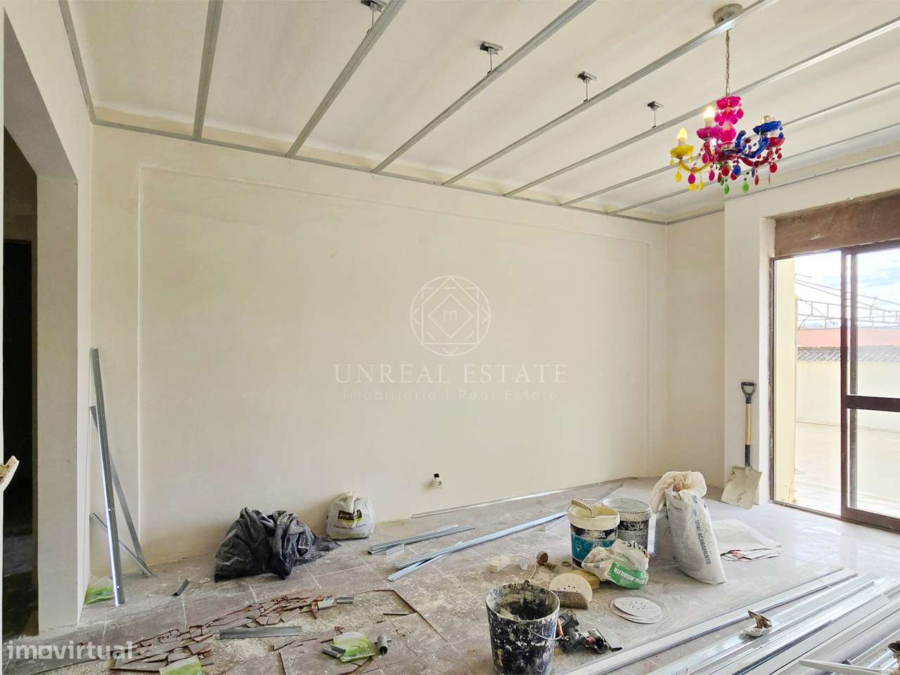 Apartamento T3 em Remodelação com Terraço de 80 m² e Parqueamento | Se-16