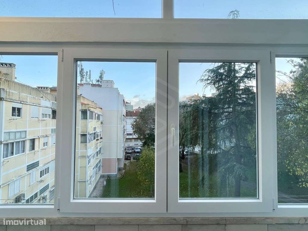 T2 totalmente renovado em 2025, com 72m2, na Amadora junto Portas d... - Grande imagem: 2/28