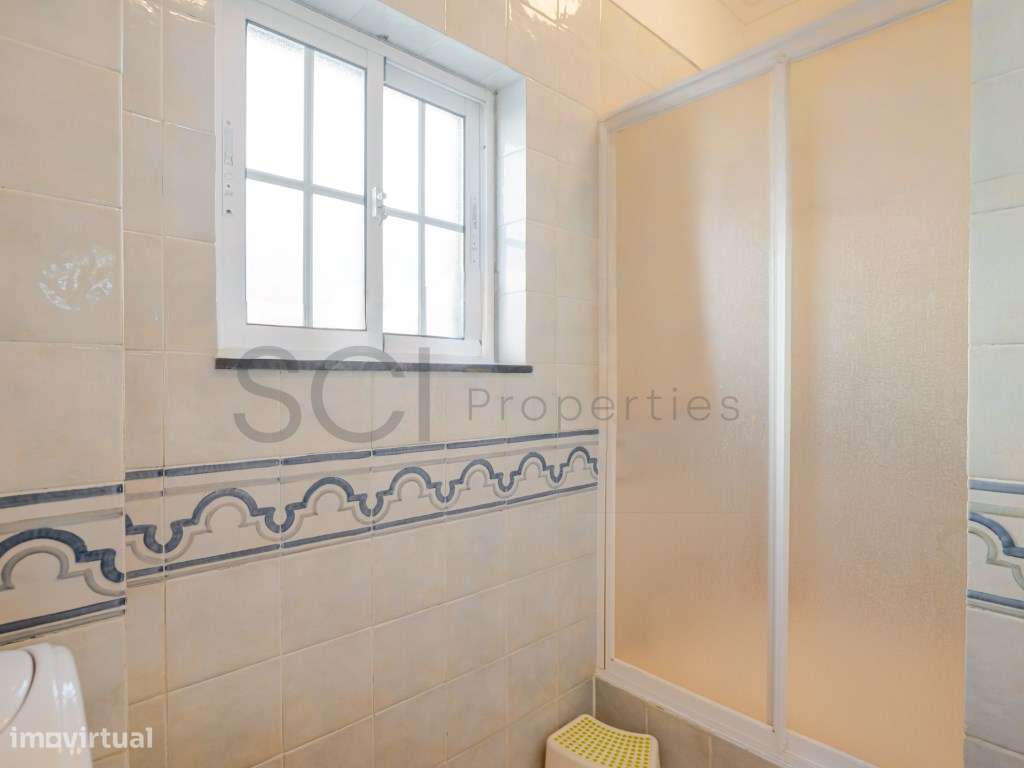 Moradia T5 Independente com Garagem em Fernão Ferro-17