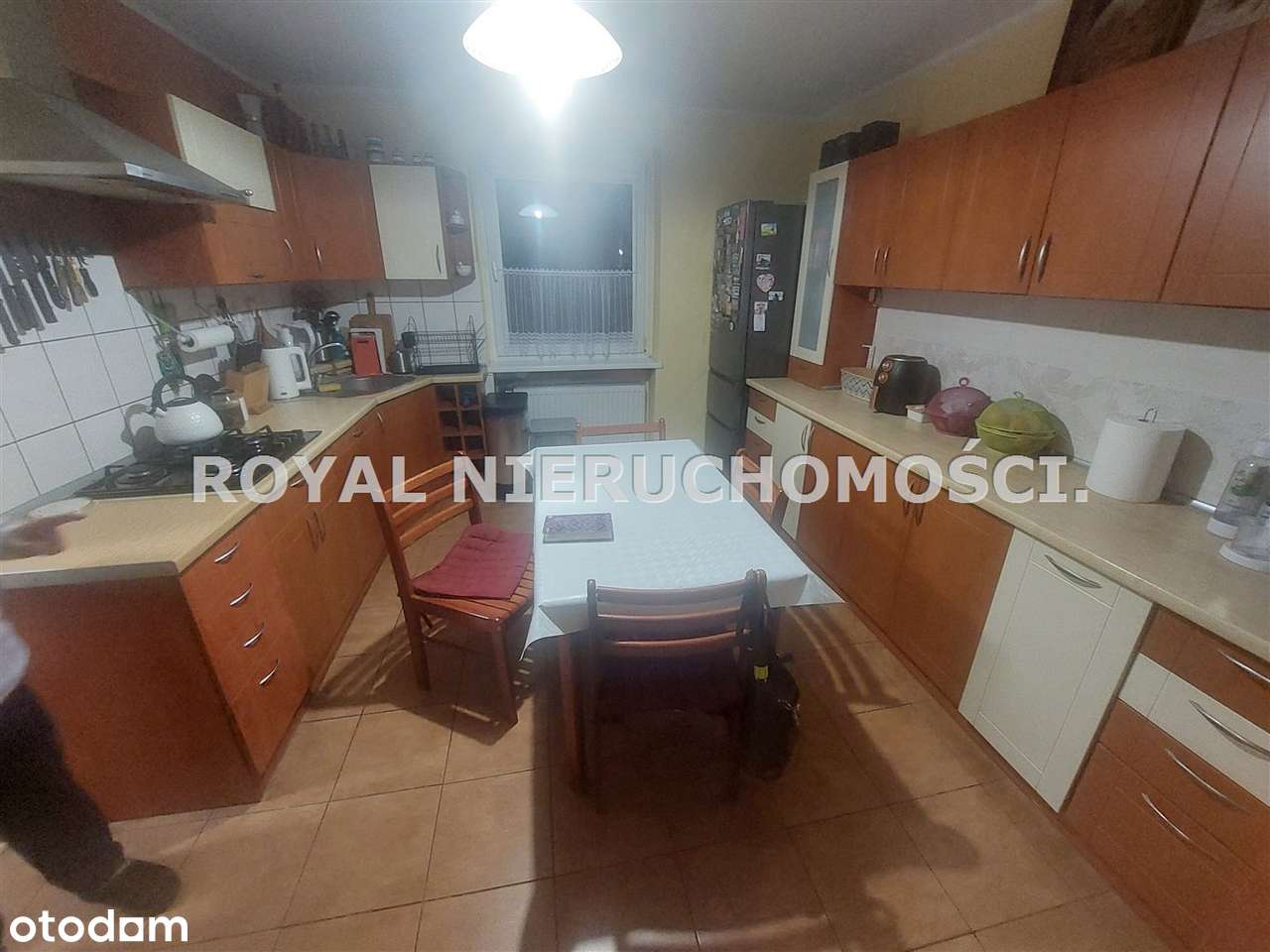 Spokojna okolica, miejsca parkingowe.-10