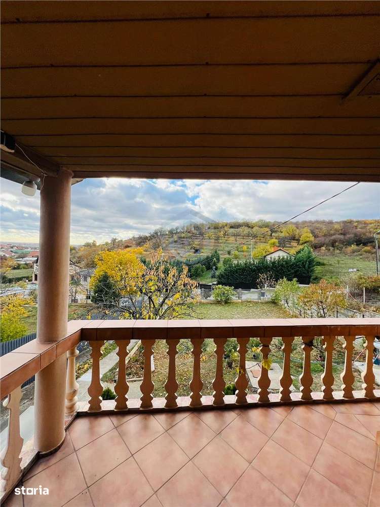 Casa in zona de dealuri - Imagine principală: 3/11