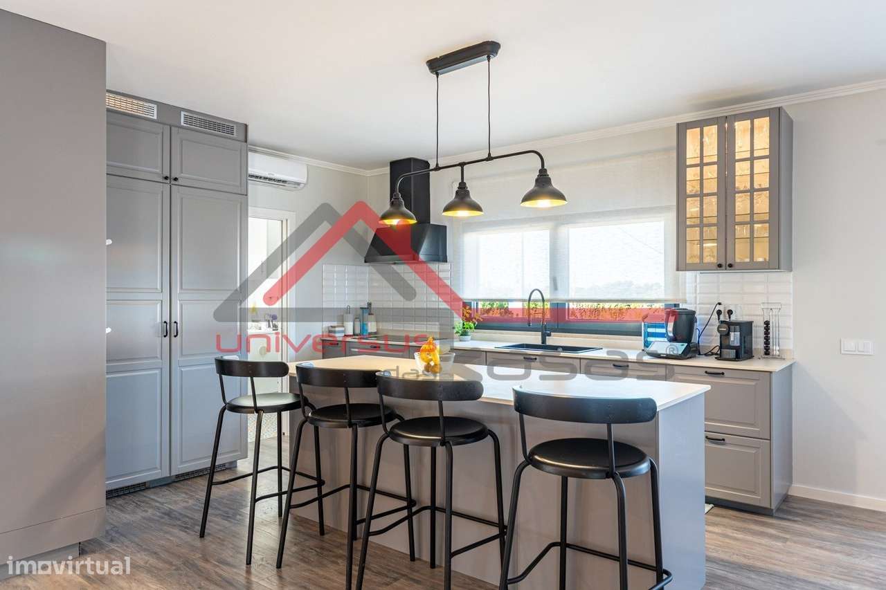 Moradia Térrea Isolada V4 com Piscina Moita-11