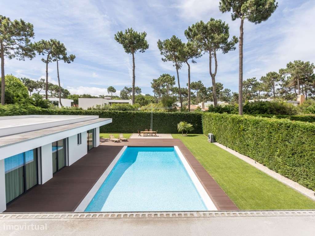 Moradia isolada T4, arquitetura contemporânea com garagem e piscina...-41
