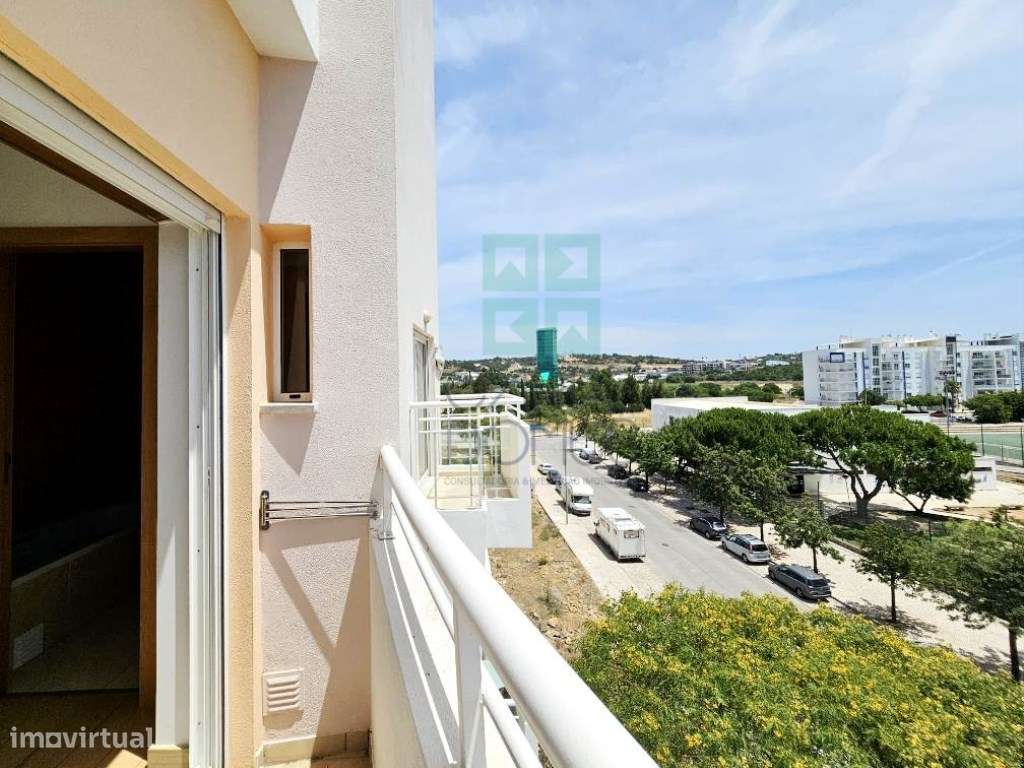 Espaçoso apartamento T3, com parqueamento, junto centro de Loulé, A...-42