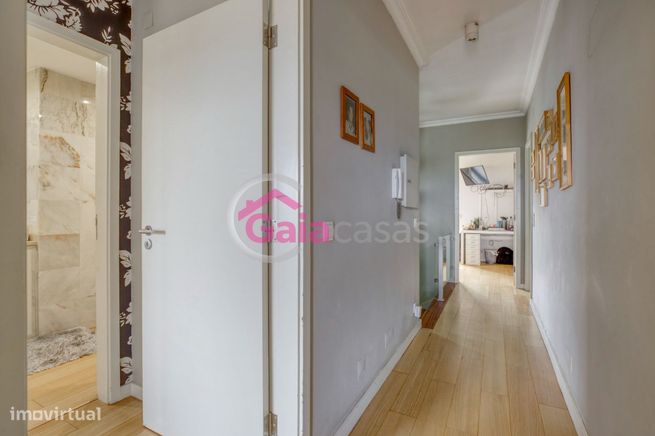 Apartamento T4 Duplex condomínio reservado 2 lugares garagem arrumos-7