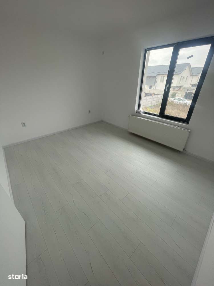 Casă modernă cu mansardă și curte, ideală pentru familie-7