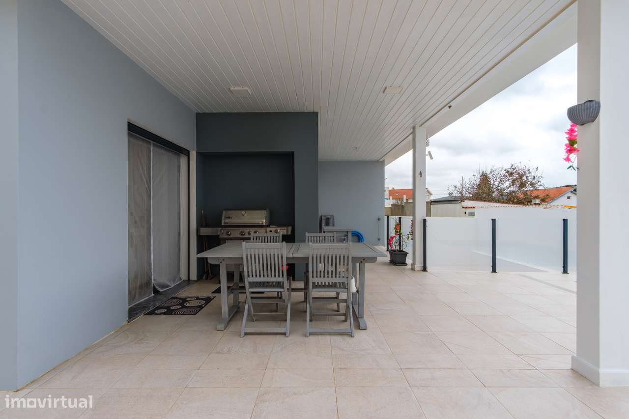 Moradia Isolada T3 com Vista Mar, Encarnação-5