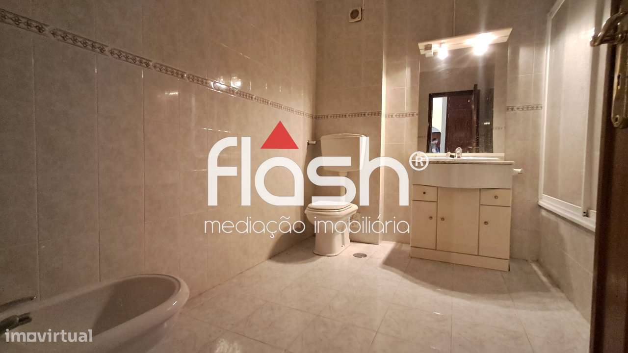 Apartamento T2 c/ parqueamento em Mem Martins-21