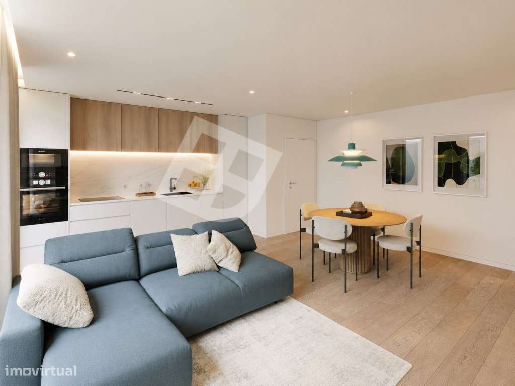 Apartamento T2 com Terraço Privativo - Centro de Aveiro-0