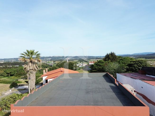 Moradia T3 com Armazém e Terreno de 9 640m2 em Olho Marinho, Óbidos-12