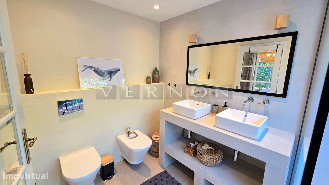 Algarve, Caramujeira,  para venda moradia V3 espaçosa renovada com vis-31