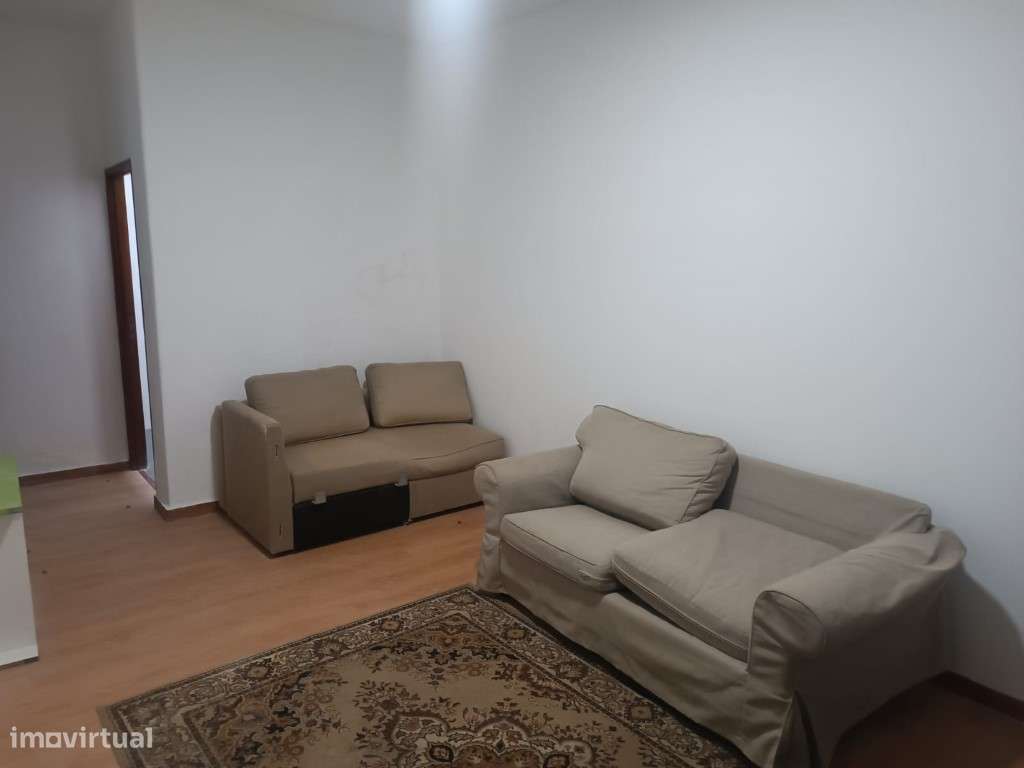 Espaço Comercial com +10 divisões, composto por várias divisões com...-15