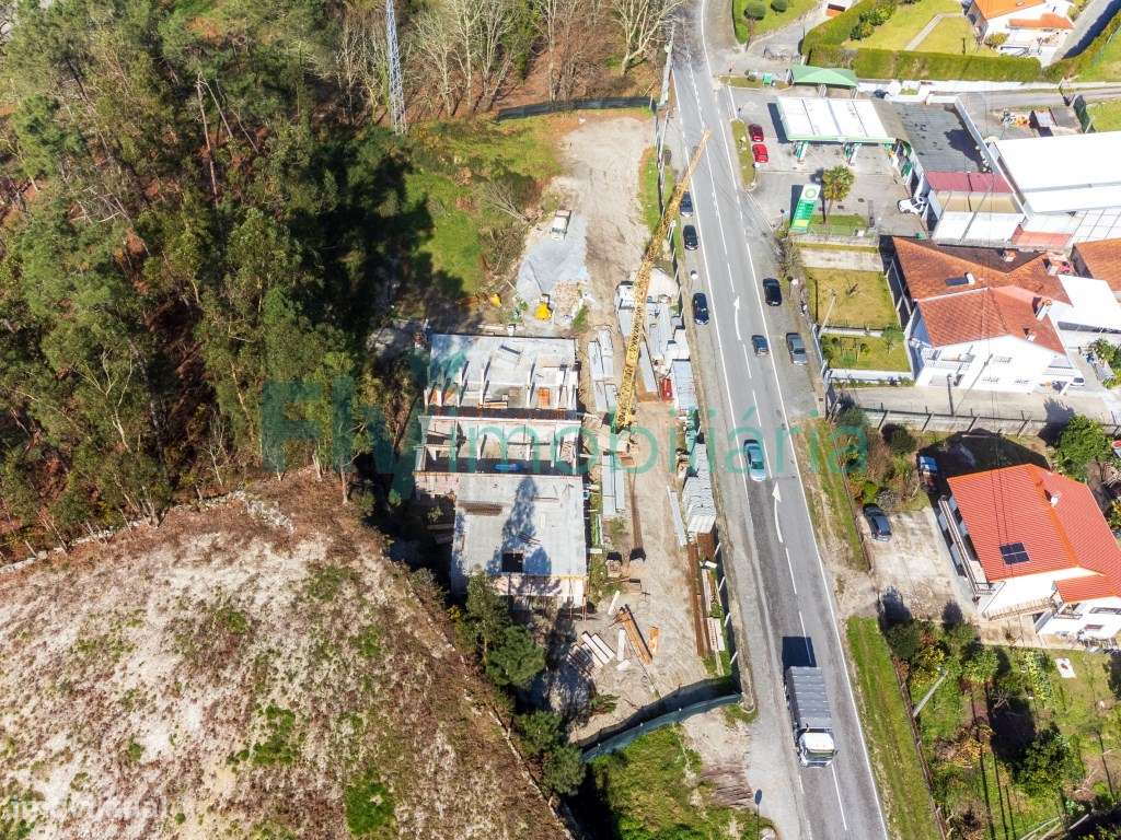 Moradia em Banda T4 em Fafe-8