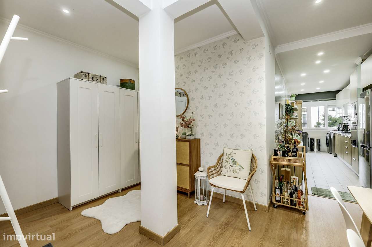 OPORTUNIDADE EM ODIVELAS - T2 COM LOCALIZAÇÃO CENTRAL-5